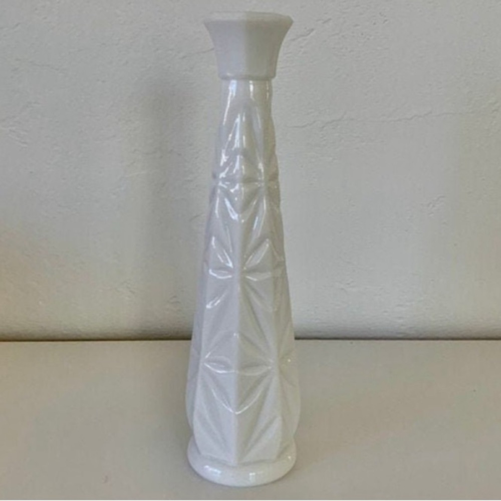 Vintage milk glass flower vase pinwheel pattern 9" tall 1960-1970 tapered - Picture 3 of 10